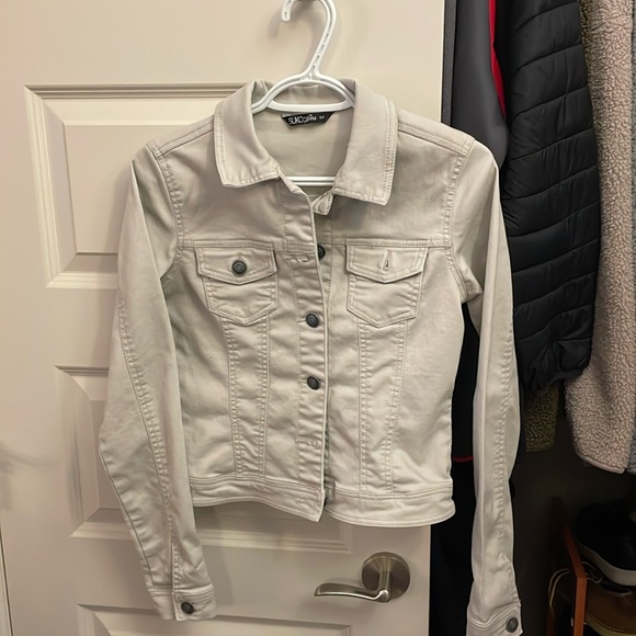 Ladies size small cream jean jacket. - Picture 1 of 2